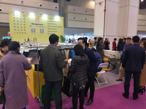 展會(huì)直擊：鄭州縫制設(shè)備展，富怡展位不容錯(cuò)過(guò)